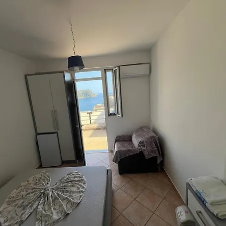 Pensionat Dina House Himare
