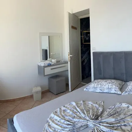 Dina House Guest house *
