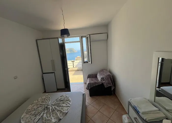 Affittacamere Dina House Himare